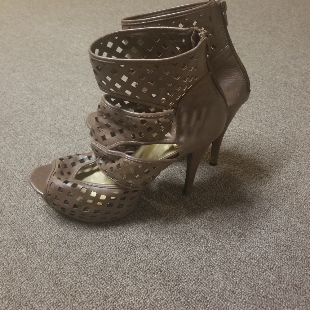 High Heels - Picture 3 of 3